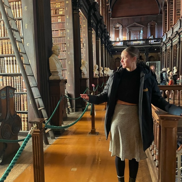 Meet your Posher, Ava - Picture 1 of 1